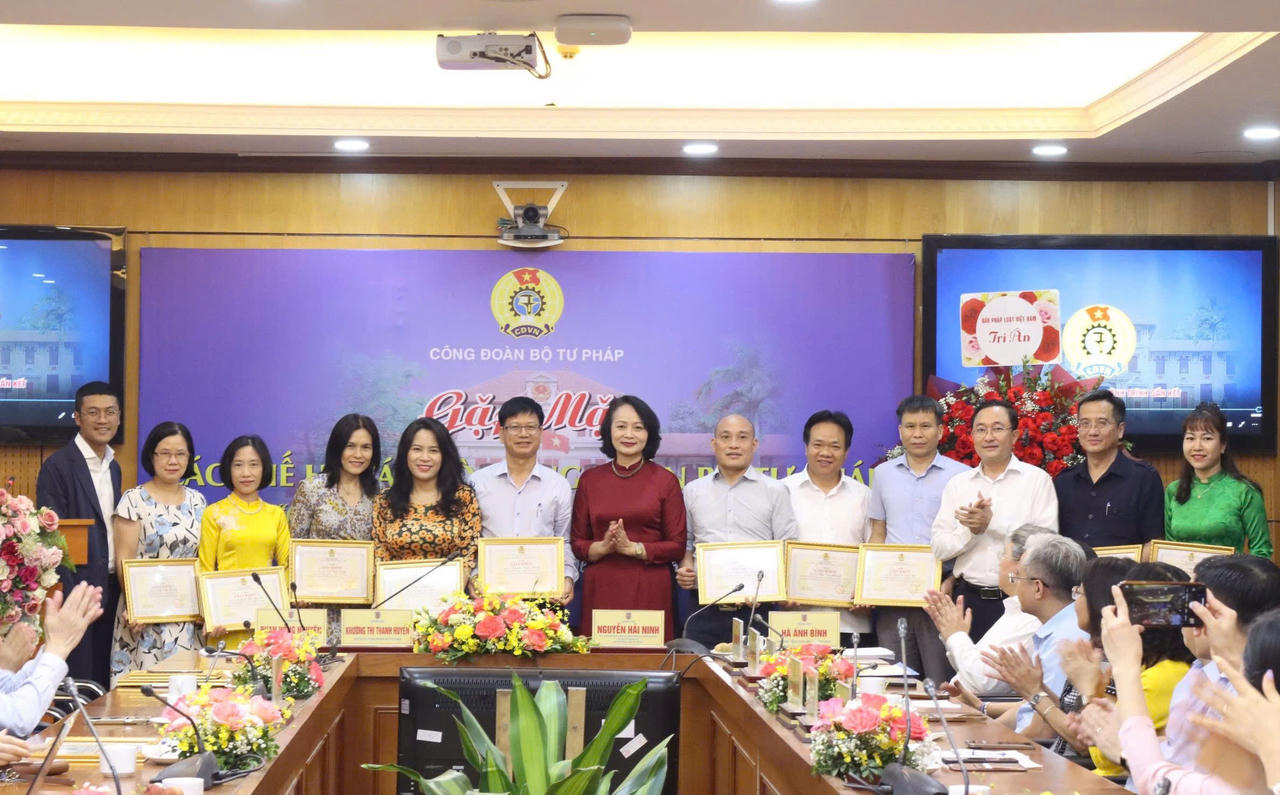 Gặp mặt, tri ân các thế hệ cán bộ công đoàn Bộ Tư pháp