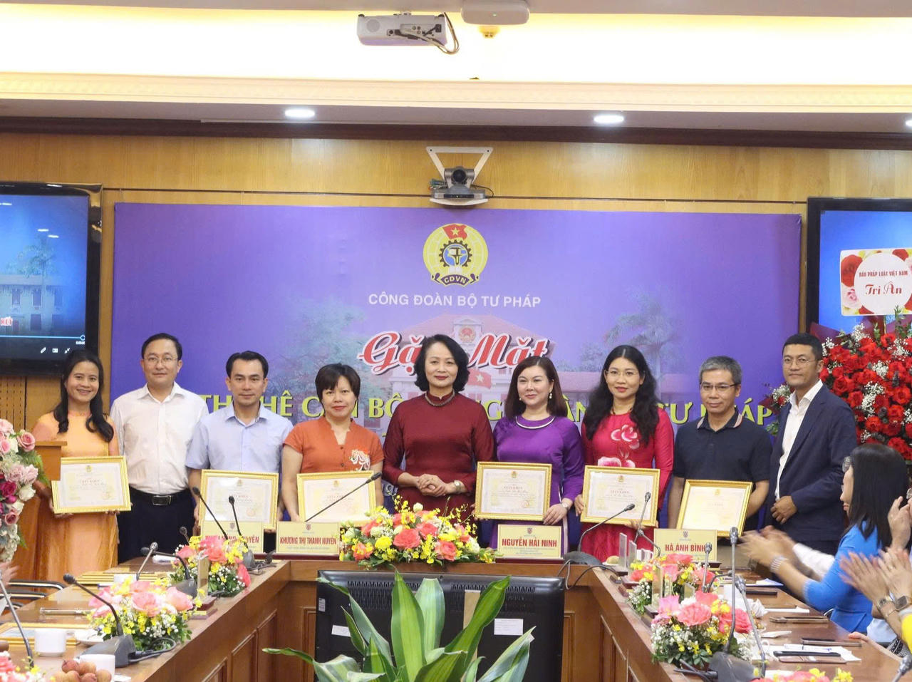 Gặp mặt, tri ân các thế hệ cán bộ công đoàn Bộ Tư pháp