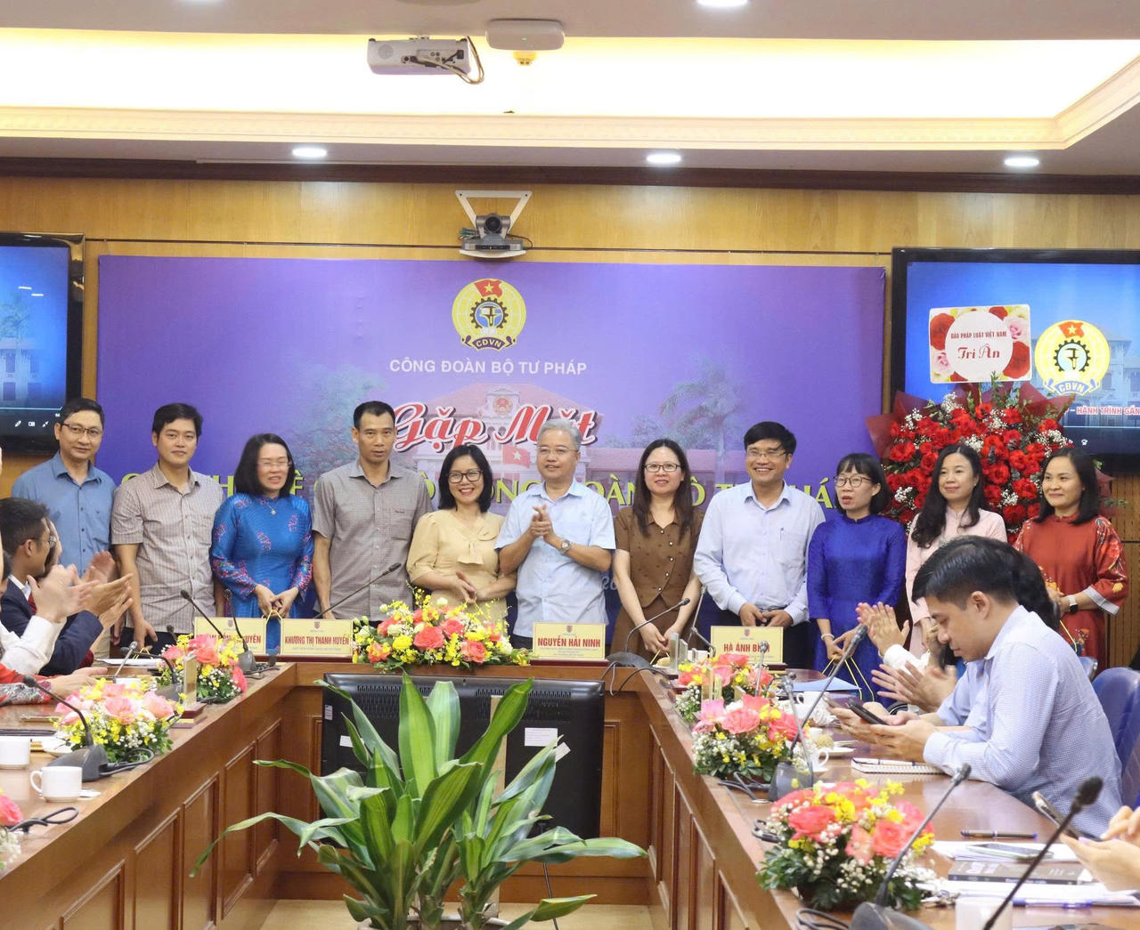 Gặp mặt, tri ân các thế hệ cán bộ công đoàn Bộ Tư pháp