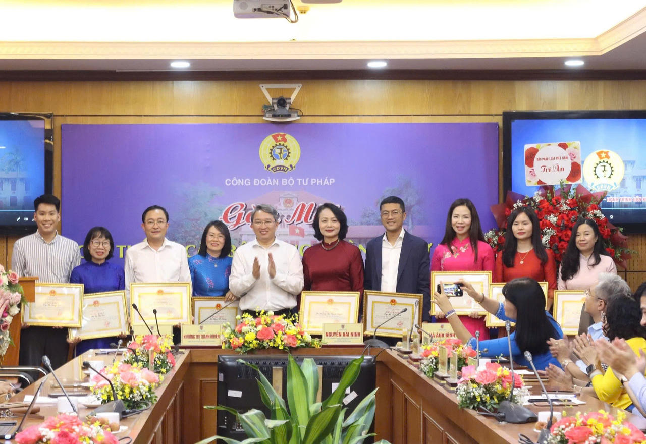 Gặp mặt, tri ân các thế hệ cán bộ công đoàn Bộ Tư pháp
