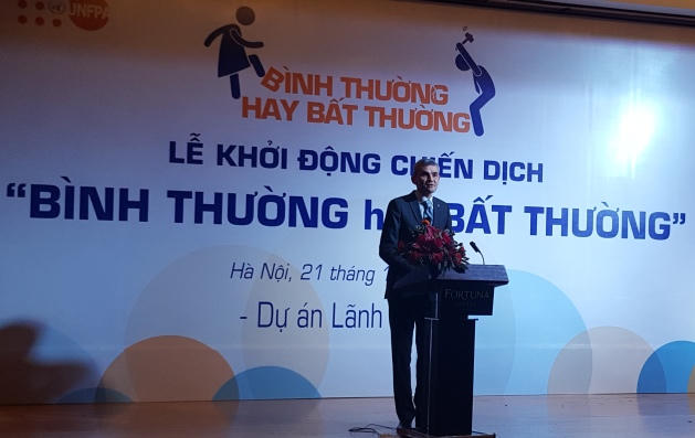 Hành động để không ai bị định kiến xã hội kéo lại phía sau