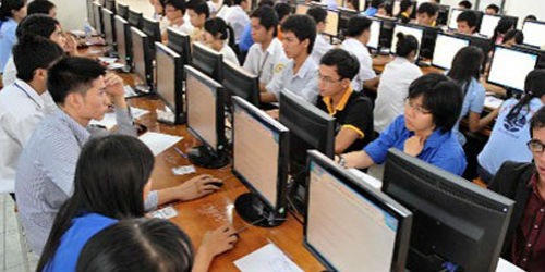 Ở Việt Nam, một người dân đóng thuế “nuôi” 100 công chức?