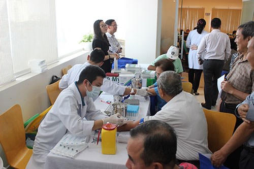 Người bệnh ở Việt Nam phải tự chi trả phí y tế cao