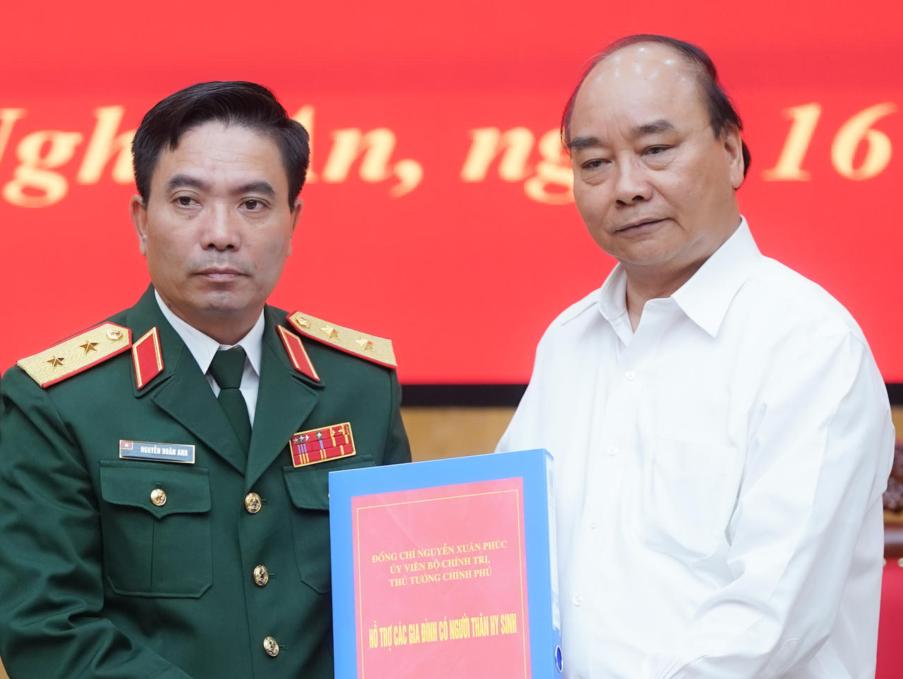 Thủ tướng: Quân đội ta luôn thể hiện phẩm chất sẵn sàng cứu dân, hy sinh giúp dân khi gặp nạn