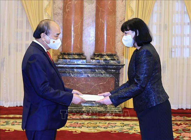 Chủ tịch nước Nguyễn Xuân Phúc tiếp các Đại sứ trình Quốc thư