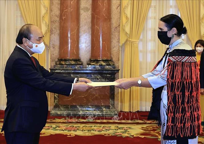 Chủ tịch nước Nguyễn Xuân Phúc tiếp các Đại sứ trình Quốc thư