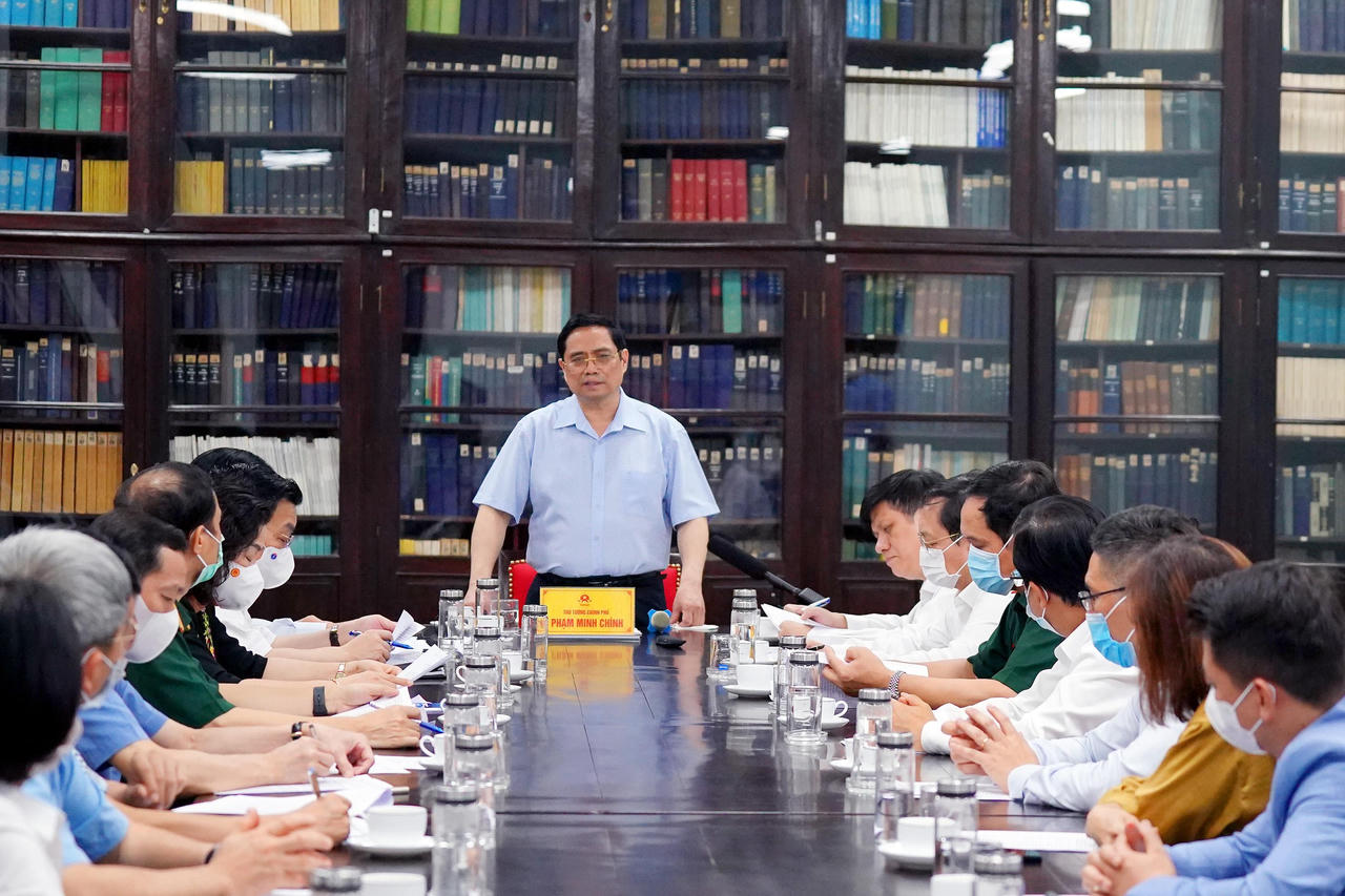 Chậm nhất tháng 6/2022, phải có vaccine COVID-19 sản xuất trong nước