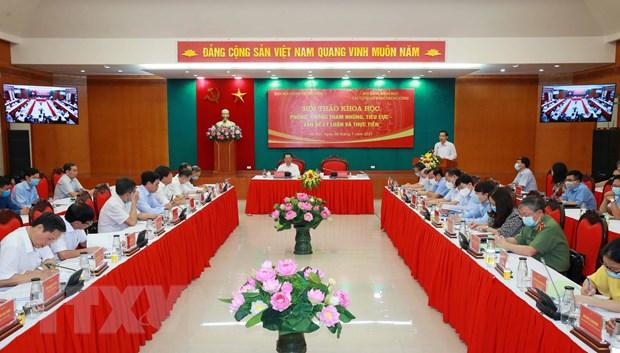 Gắn kết chặt chẽ phòng, chống tham nhũng với chống tiêu cực