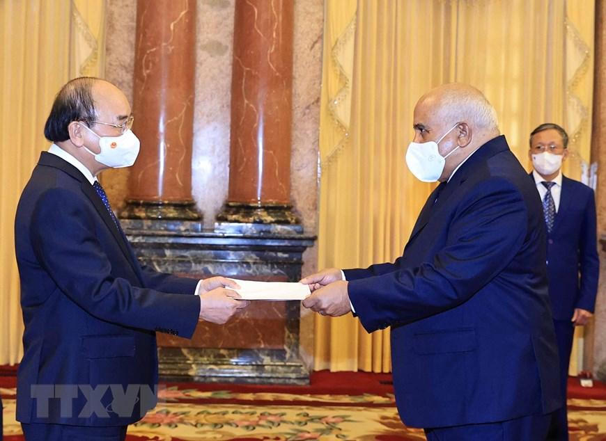 Chủ tịch nước tiếp Đại sứ của bốn nước đến trình Quốc thư