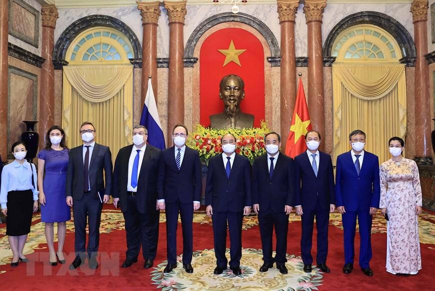 Chủ tịch nước tiếp Đại sứ của bốn nước đến trình Quốc thư