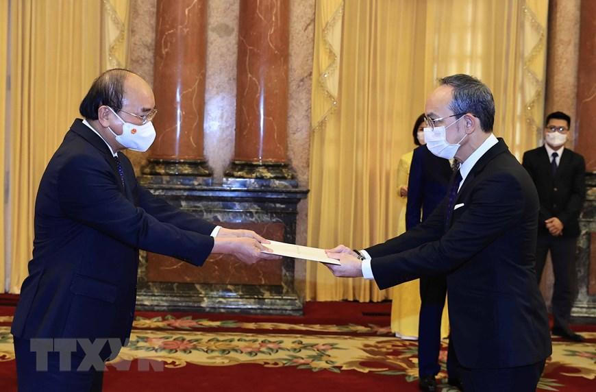 Chủ tịch nước tiếp Đại sứ của bốn nước đến trình Quốc thư