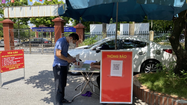 Kiểm soát người ra vào cơ quan bằng quét mã QR để phòng dịch