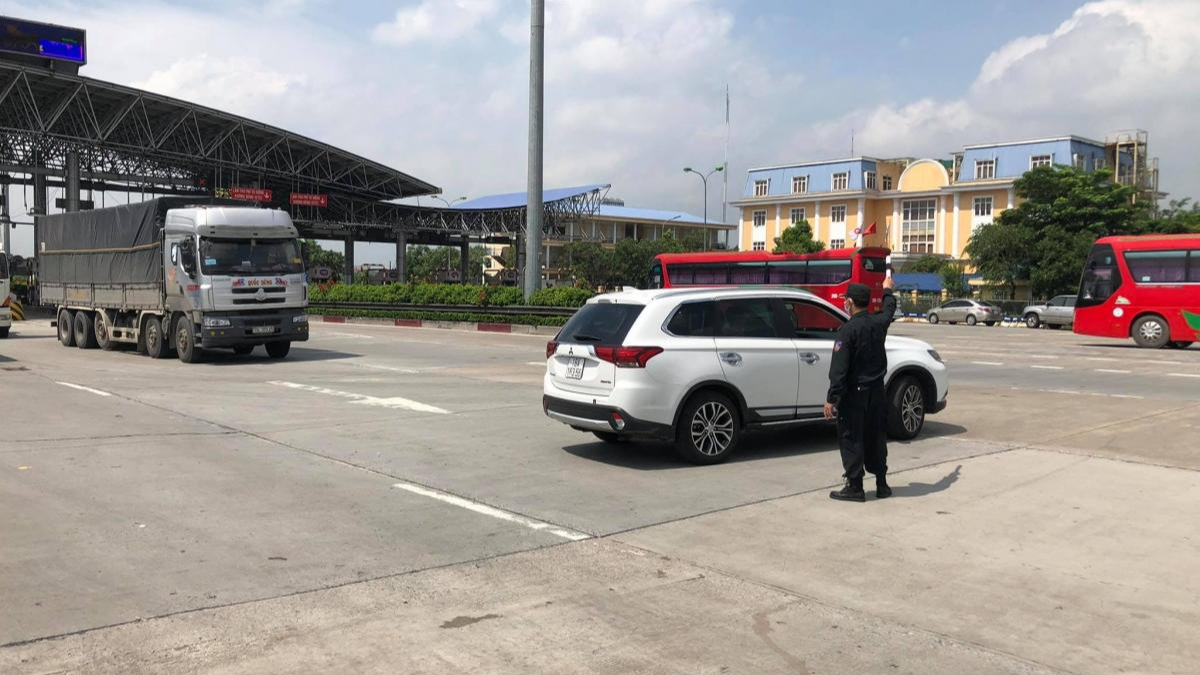 Chủ tịch Hà Nội yêu cầu tận dụng “thời gian vàng”, xử nghiêm vi phạm giãn cách