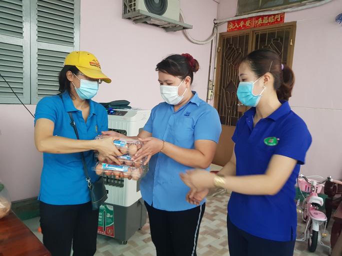 Tiếp tục áp dụng biện pháp giãn cách xã hội theo Chỉ thị 16 thêm 14 ngày tại 19 tỉnh, thành