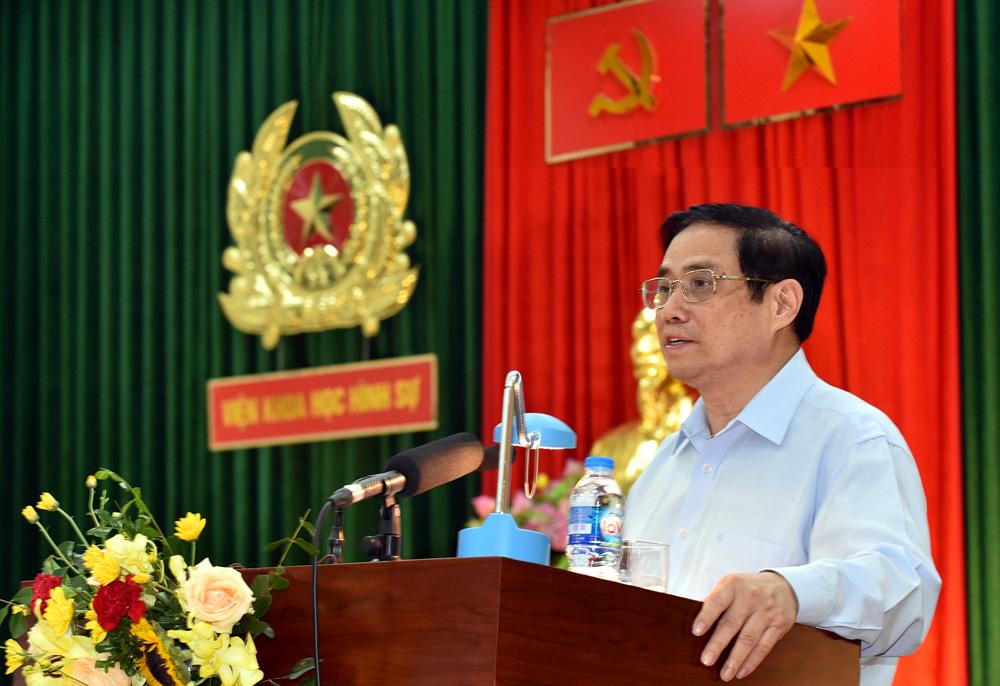 Thủ tướng động viên lực lượng CAND nhân dịp kỷ niệm 76 năm Ngày thành lập lực lượng