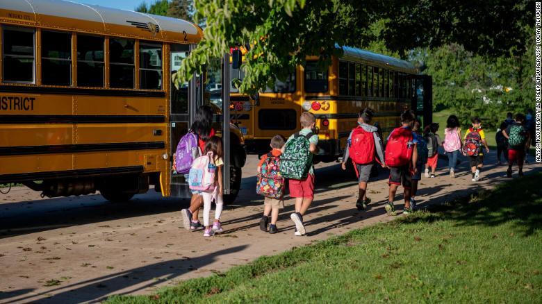 Tỷ lệ tử vong tăng vọt, bang của Mỹ không còn nơi chứa thi thể bệnh nhân COVID-19