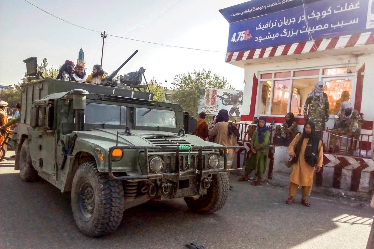 Cựu Tổng thống Donald Trump 'đòi' Taliban trả lại kho vũ khí Mỹ đầu tư cho Afghanistan 