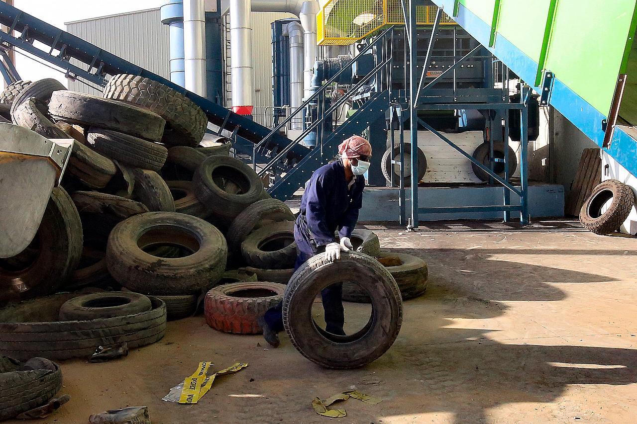 'Phù phép' bãi lốp xe cũ thành nơi ở cho 400.000 người trị giá 3,3 tỷ euro