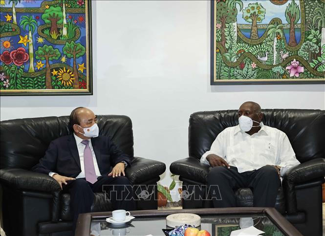 Chủ tịch nước tới La Habana, bắt đầu thăm hữu nghị chính thức Cuba