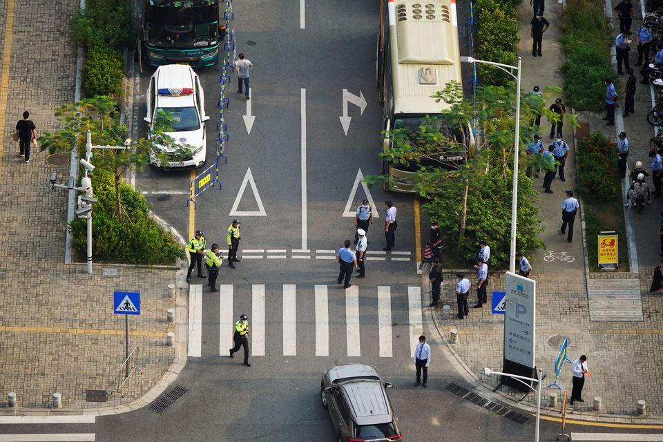 Gã khổng lồ bất động sản Trung Quốc quay cuồng với khoản nợ bằng 2% GDP quốc gia