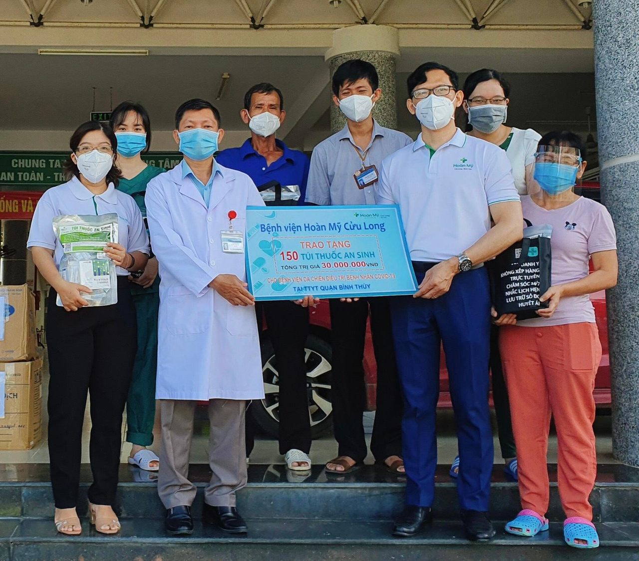 Trao 500 túi thuốc an sinh cho đối tượng bệnh nhân COVID-19 ở Cần Thơ