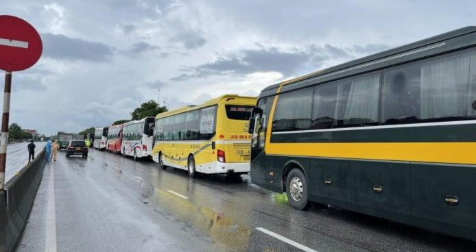 Hỗ trợ gần 5.000 công dân đi qua địa phận Quảng Bình trở về quê an toàn