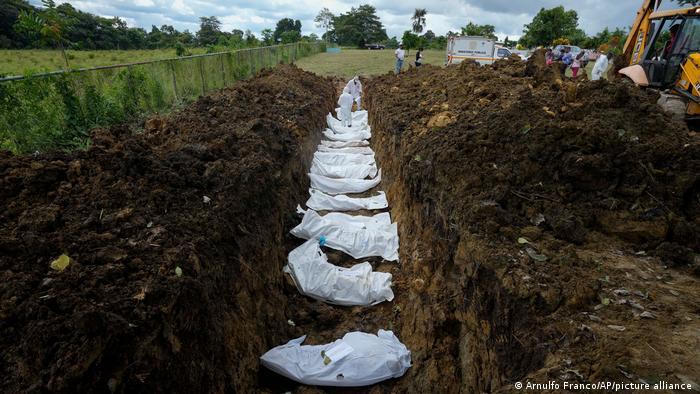 Giải cứu hơn 120 người di cư trong một container 