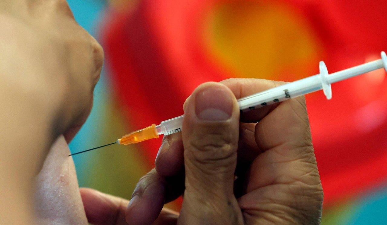 Hầu hết mọi người chưa cần tiêm nhắc lại vaccine phòng COVID-19