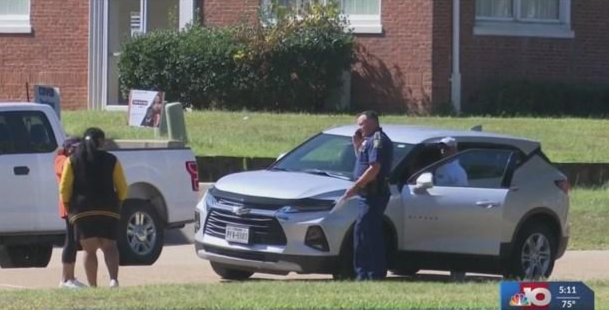 Học sinh lớp 6 nã đạn trong trường