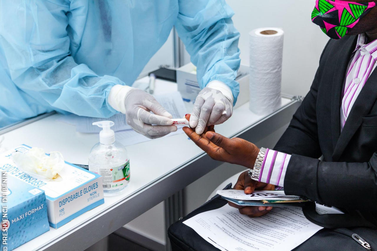 WHO phấn đấu cung cấp thuốc điều trị COVID-19 giá rẻ 10 USD/liệu trình