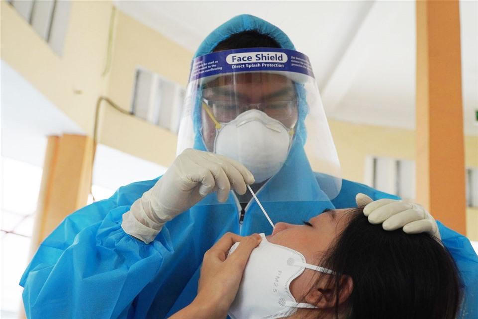 Đưa test COVID-19 diện bình ổn giá hoặc danh mục kê khai giá