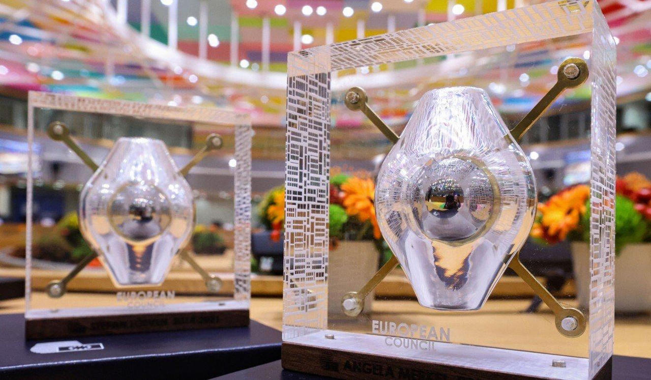 Xúc động lễ chia tay bà Angela Merkel