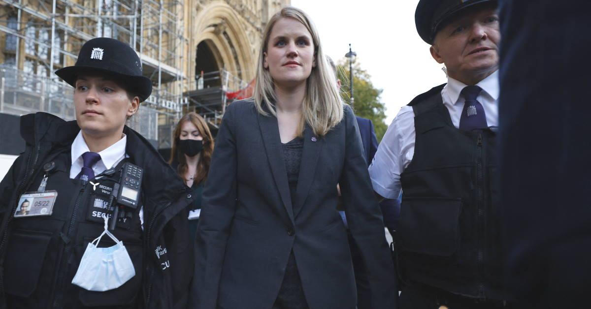 Facebook báo cáo lợi nhuận hàng tỷ USD khi bị cáo buộc "chạy" theo lợi nhuận 