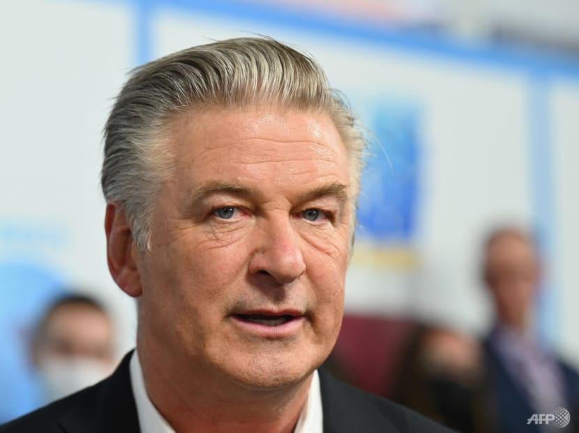 Viên đạn Alec Baldwin bắn chết nhà quay phim sót lại sau vụ bắn lon bia?