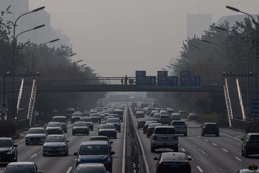 Bắc Kinh đóng cửa cao tốc, sân chơi do ô nhiễm nặng