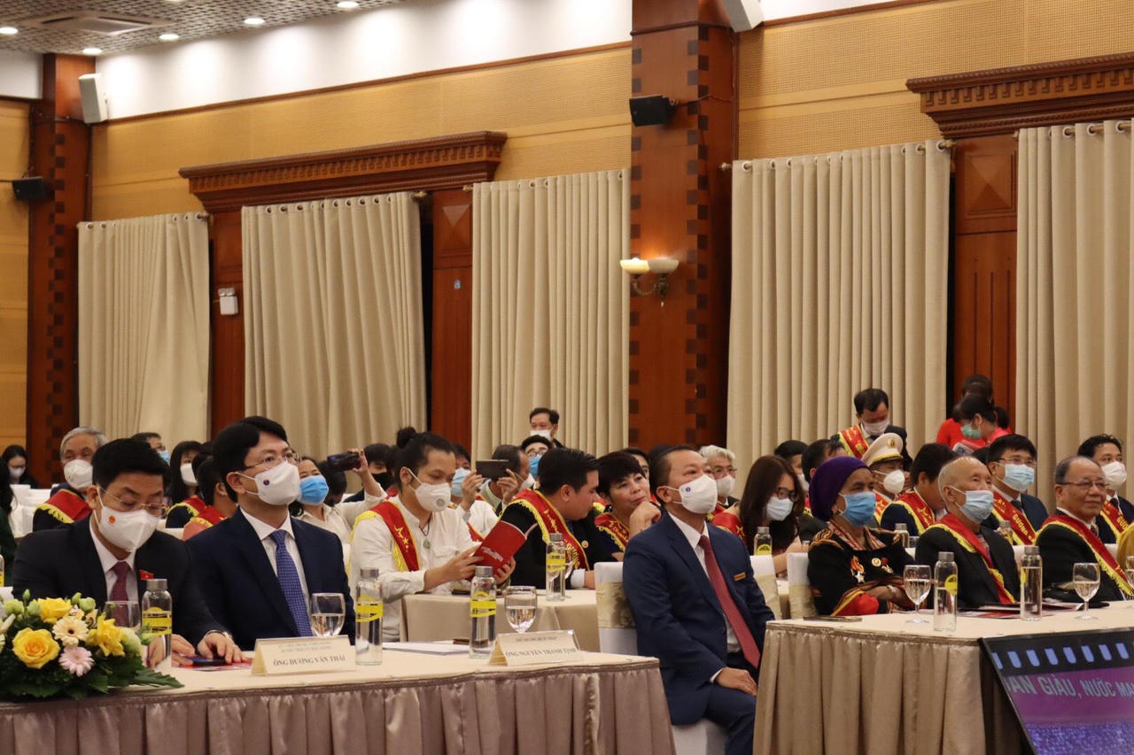 Trang trọng lễ vinh danh 50 Gương sáng Pháp luật năm 2021