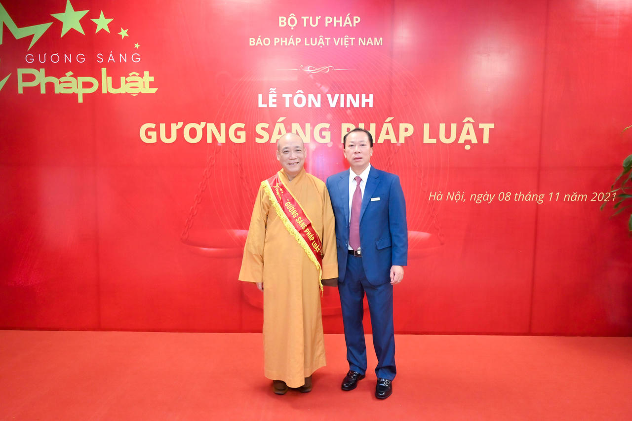 Trang trọng lễ vinh danh 50 Gương sáng Pháp luật năm 2021