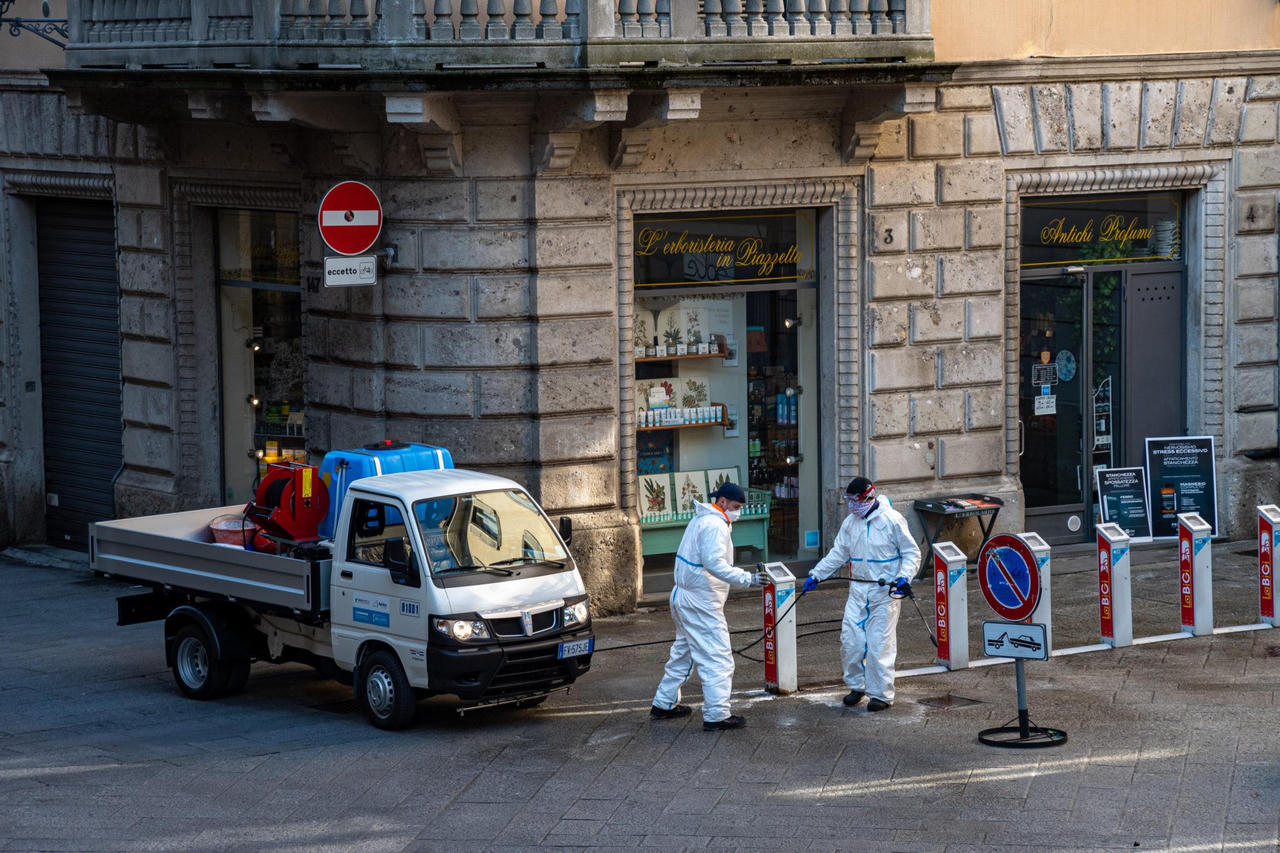 Dịch COVID-19 "quật lại" châu Âu là do "thả lỏng" quá sớm?