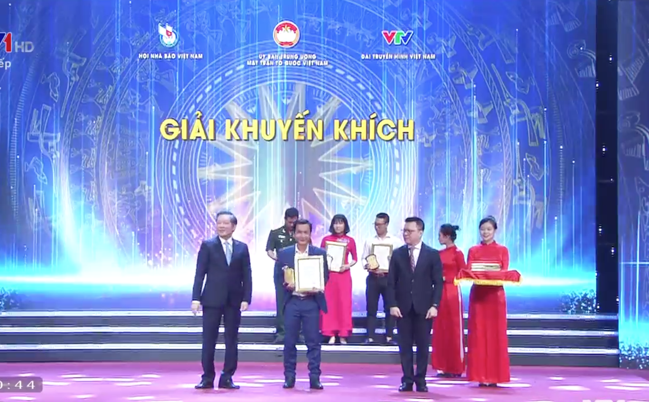 Nhóm tác giả Báo Pháp luật Việt Nam giành giải báo chí phòng, chống tham nhũng, tiêu cực 