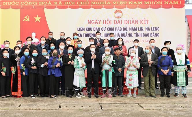 Thủ tướng dự Ngày hội Đại đoàn kết toàn dân tộc tại Khu Di tích Pác Bó