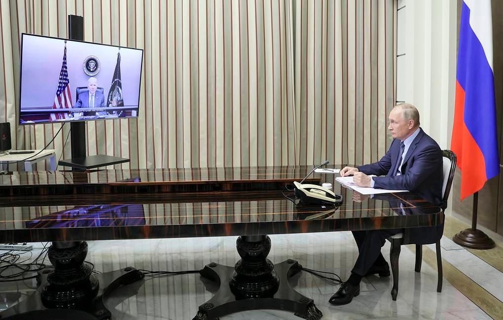 Nguyên thủ Nga - Mỹ trao đổi giữa căng thẳng ở biên giới Ukraine