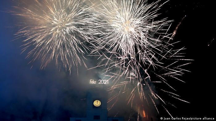 Bị COVID-19 "phủ bóng mờ", các lễ kỷ niệm Năm mới lung linh vẫn sẽ diễn ra