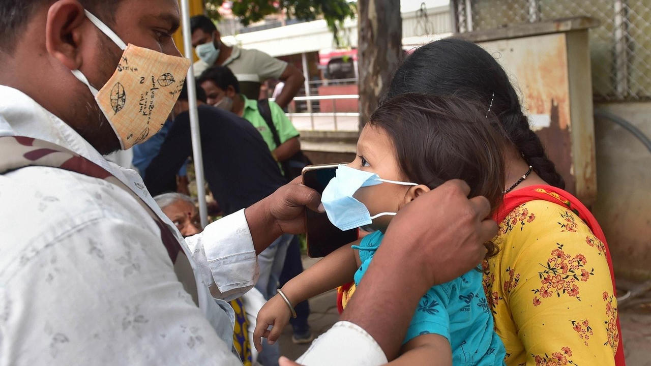 Chuyên gia lý giải lý do không nên đánh giá thấp sự nguy hiểm của Omicron