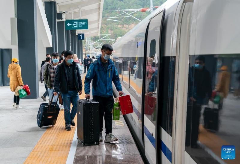 Cấm các địa phương đặt thêm qui định cấm COVID-19 với người về quê ăn Tết