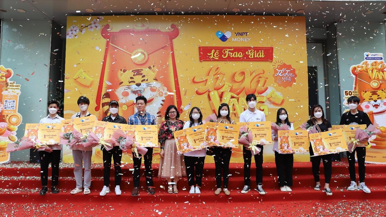 Trao thưởng chương trình LÌ XÌ VÀNG - TẾT RỘN RÀNG cùng VNPT Money
