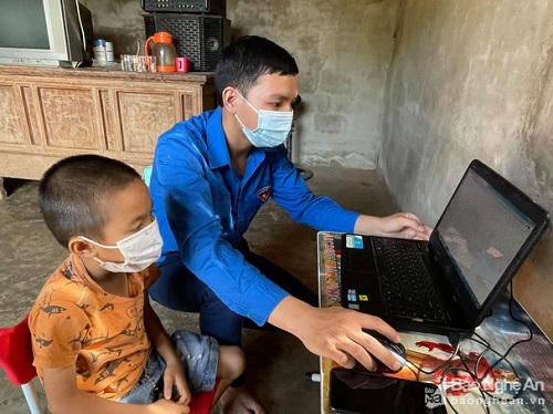 Với “Sóng và máy tính cho em”, đã không học sinh nào “bị bỏ lại phía sau”!