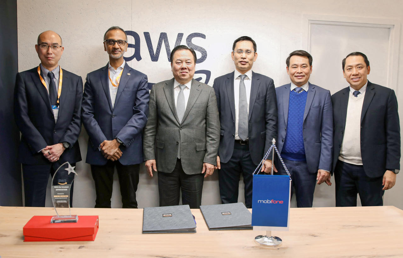 MobiFone ký kết thoả thuận hợp tác với Amazon Web Service