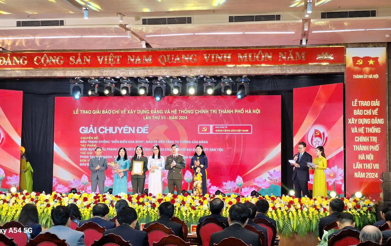 Báo Pháp luật Việt Nam đạt Giải báo chí về xây dựng Đảng và hệ thống chính trị Thành phố Hà Nội