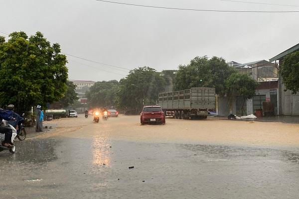 Mưa lớn khiến hơn 80 nhà dân tại TP Lào Cai bị ngập