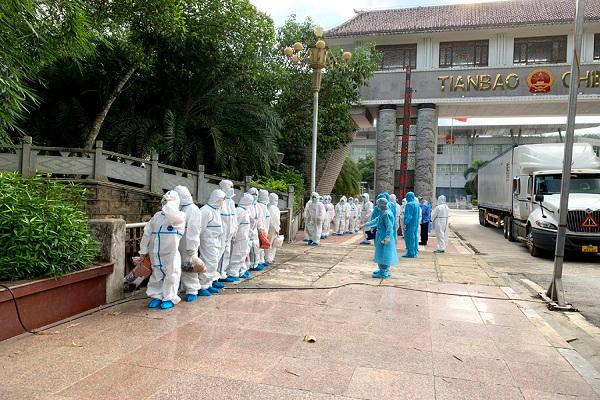 Hà Giang tiếp nhận 26 công nhân Việt Nam do Trung Quốc trao trả